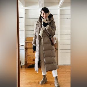 The highland long puffer coat in walnut